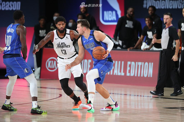 主裁做出了 主裁做出了